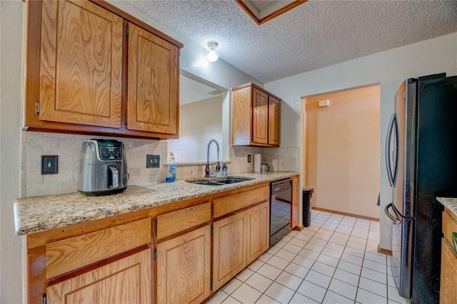 304 Bradgate Drive, Yukon, OK 73099