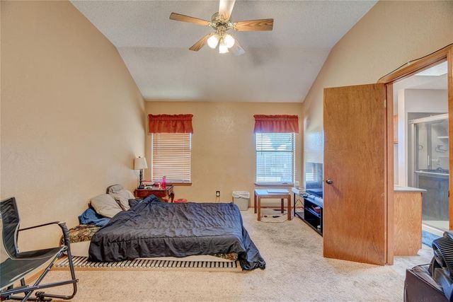 304 Bradgate Drive, Yukon, OK 73099