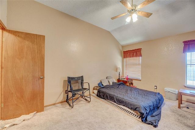 304 Bradgate Drive, Yukon, OK 73099