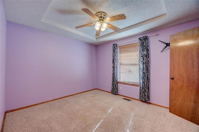 304 Bradgate Drive, Yukon, OK 73099