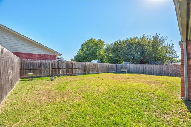 304 Bradgate Drive, Yukon, OK 73099