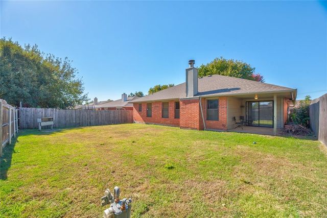 304 Bradgate Drive, Yukon, OK 73099