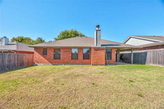 304 Bradgate Drive, Yukon, OK 73099