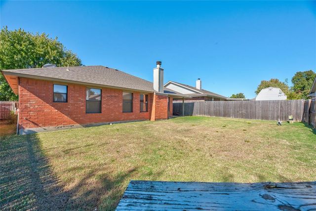 304 Bradgate Drive, Yukon, OK 73099