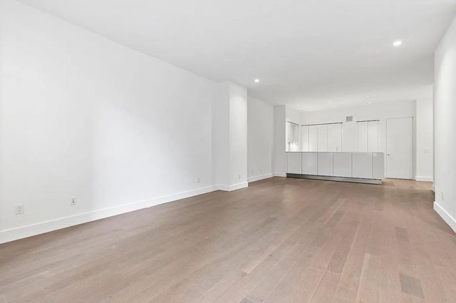 25 Broad St Apt 8T, New York City, NY 10004