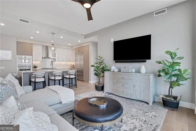 2425 Peachtree Road NE 1203, Atlanta, GA 30305