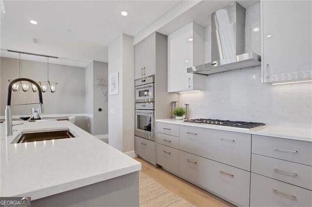 2425 Peachtree Road NE 1203, Atlanta, GA 30305