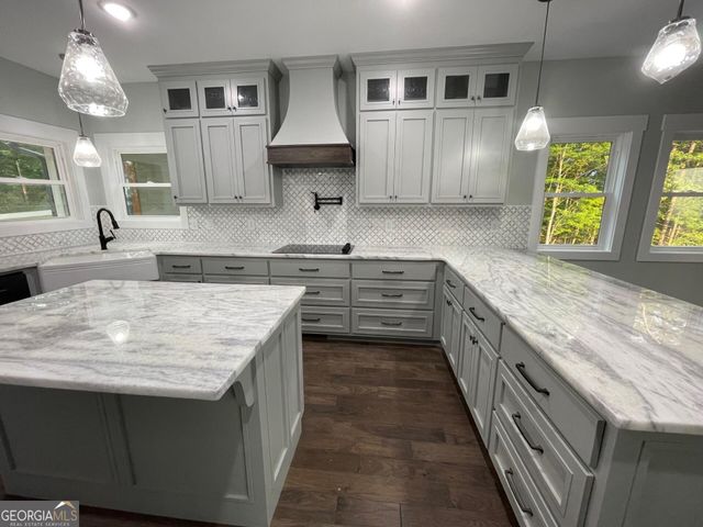 945 Hickory Nut Mountain Road, Clarkesville, GA 30523