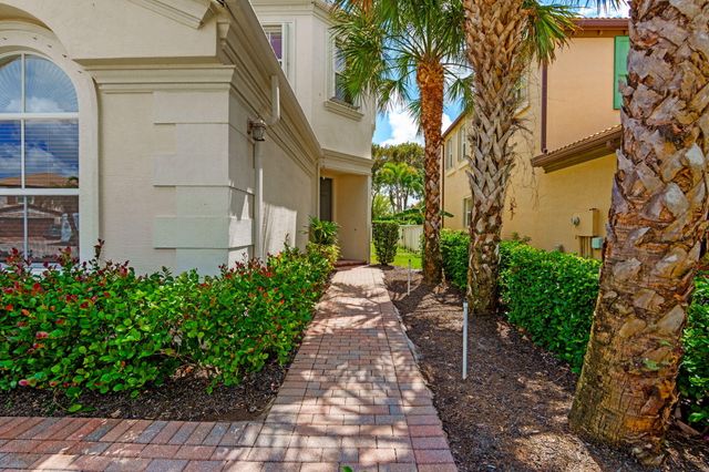 9723 Phipps Lane, Wellington, FL 33414