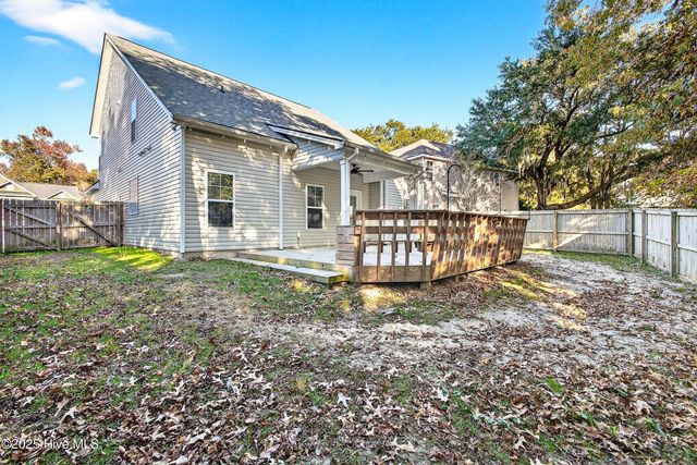 205 Peggys Trace, Sneads Ferry, NC 28460