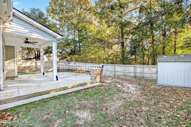 205 Peggys Trace, Sneads Ferry, NC 28460