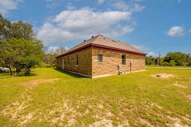 3024 Red Oak Drive, Granbury, TX 76048