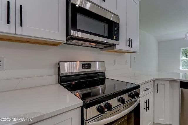 223 S 7TH Street, Macclenny, FL 32063