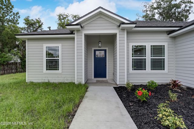 223 S 7TH Street, Macclenny, FL 32063