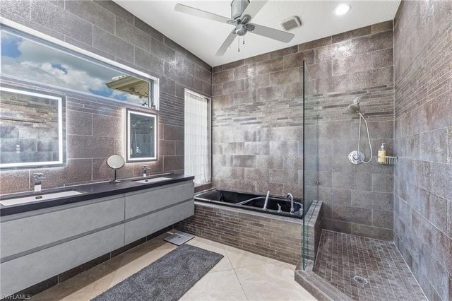 2205 NOBLE CT, Naples, FL 34110