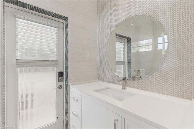 2205 NOBLE CT, Naples, FL 34110