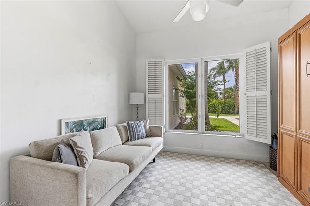 2205 NOBLE CT, Naples, FL 34110