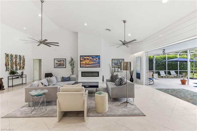 2205 NOBLE CT, Naples, FL 34110