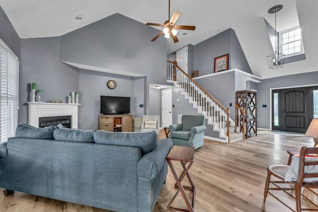 209 Longwood Ln, Clarksville, TN 37043