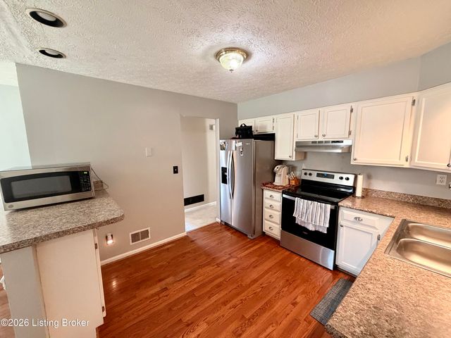 3706 Modesto Rd, Jeffersontown, KY 40299