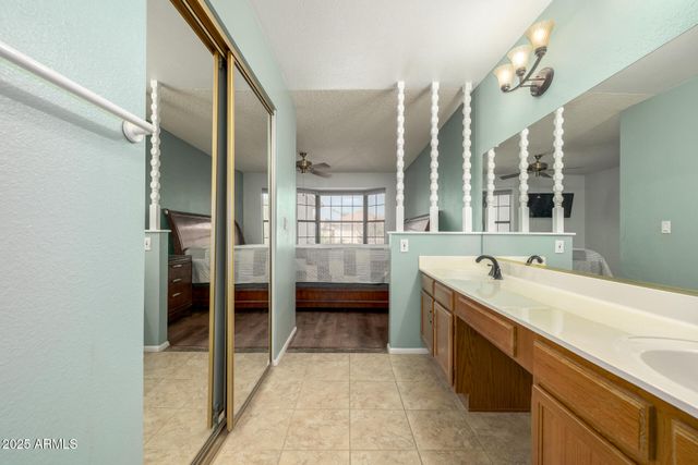 5219 E HALF MOON Drive, Phoenix, AZ 85044