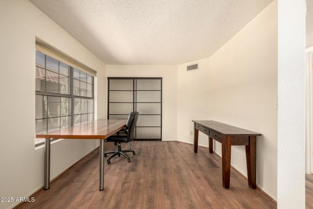 5219 E HALF MOON Drive, Phoenix, AZ 85044