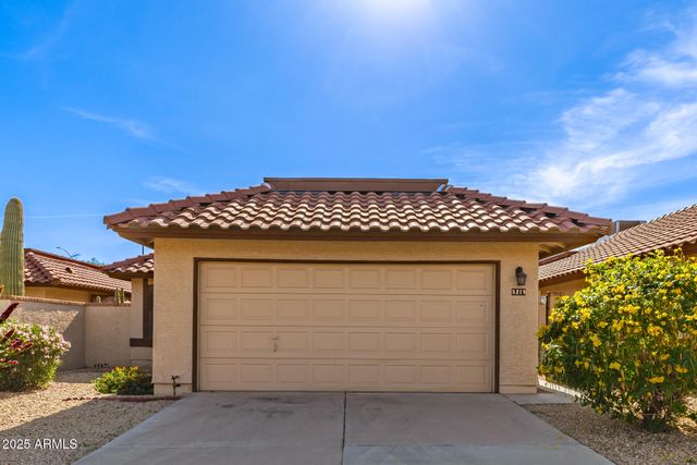 5219 E HALF MOON Drive, Phoenix, AZ 85044