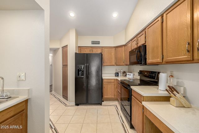 5219 E HALF MOON Drive, Phoenix, AZ 85044