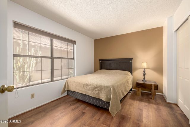 5219 E HALF MOON Drive, Phoenix, AZ 85044