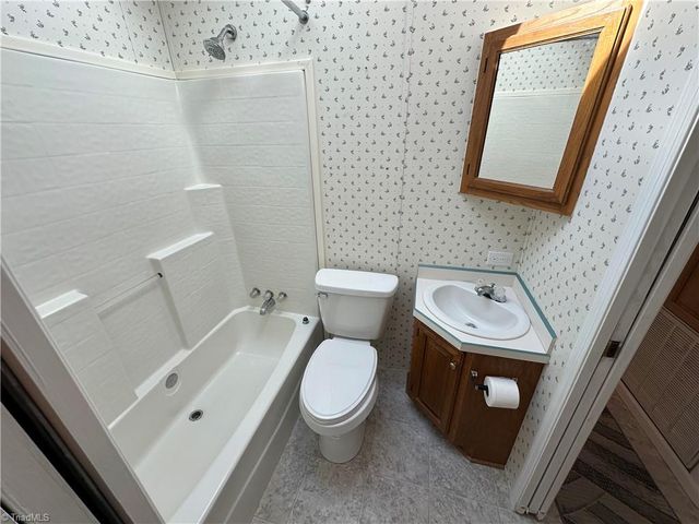 129 Club House Drive, New London, NC 28127