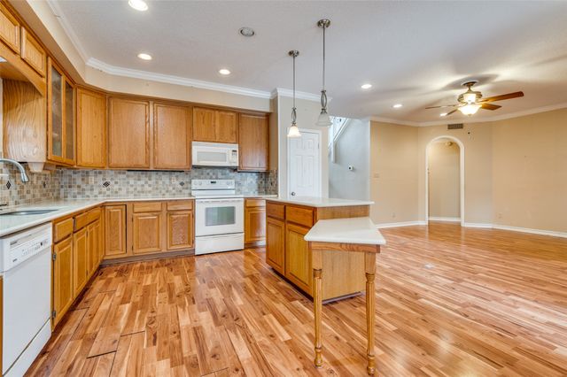 1400 Endicott Drive, Arlington, TX 76018