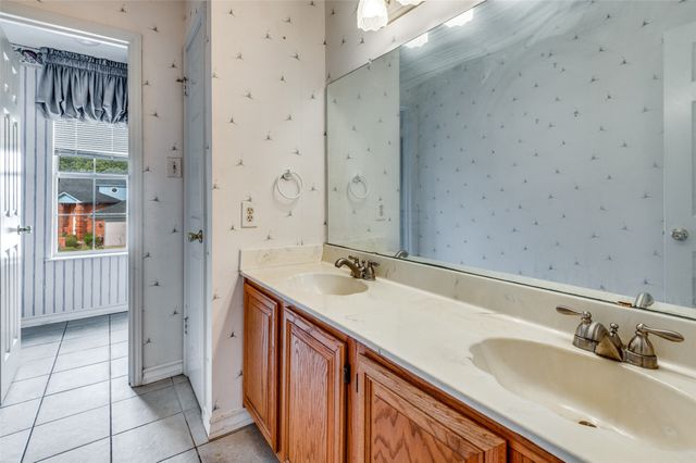 1400 Endicott Drive, Arlington, TX 76018