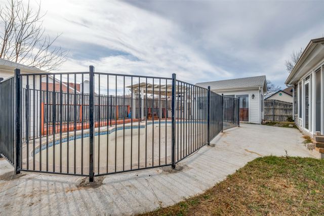 1400 Endicott Drive, Arlington, TX 76018