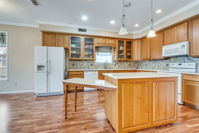 1400 Endicott Drive, Arlington, TX 76018