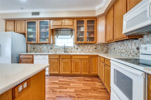 1400 Endicott Drive, Arlington, TX 76018