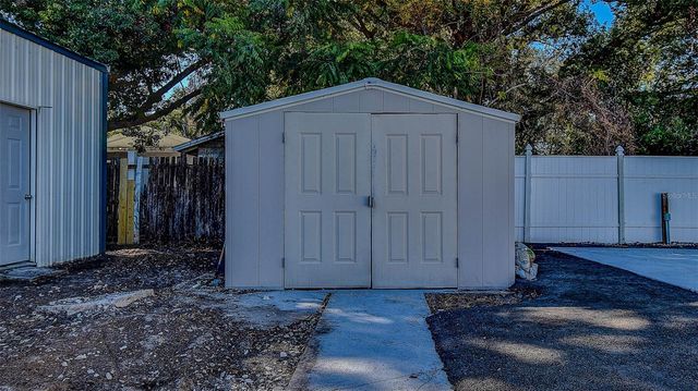 8514 N LYNN AVENUE, Tampa, FL 33604