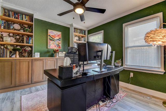 8514 N LYNN AVENUE, Tampa, FL 33604