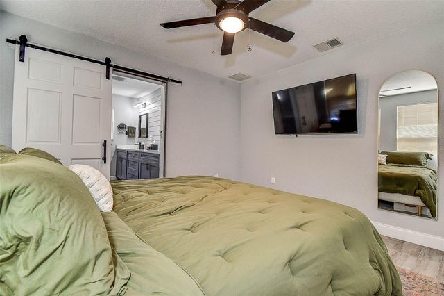 8514 N LYNN AVENUE, Tampa, FL 33604