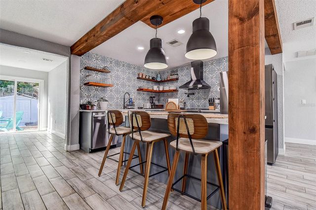 8514 N LYNN AVENUE, Tampa, FL 33604