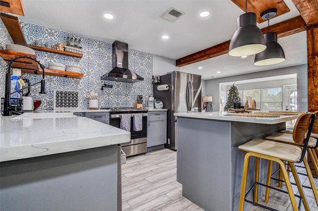 8514 N LYNN AVENUE, Tampa, FL 33604