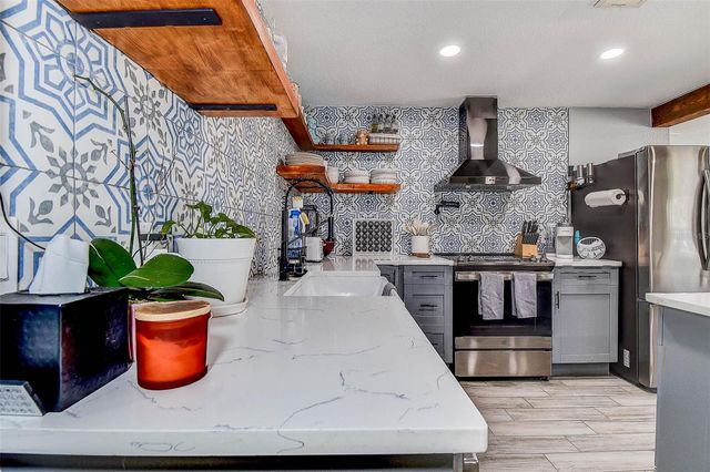 8514 N LYNN AVENUE, Tampa, FL 33604