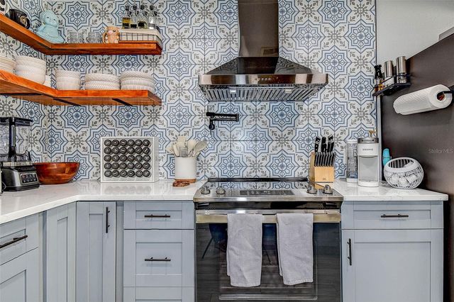 8514 N LYNN AVENUE, Tampa, FL 33604