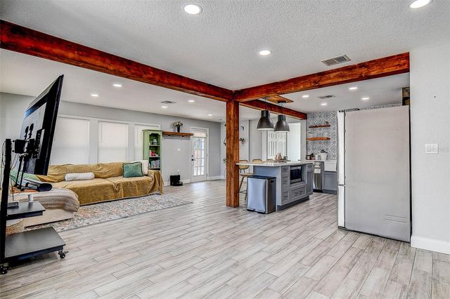 8514 N LYNN AVENUE, Tampa, FL 33604