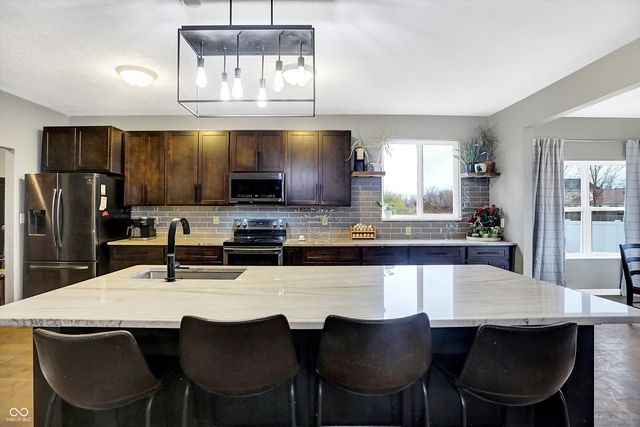 1664 Woodside Circle, Franklin, IN 46131