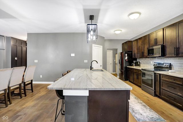 1664 Woodside Circle, Franklin, IN 46131