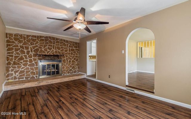 504 Greenbriar Drive, Jacksonville, NC 28546