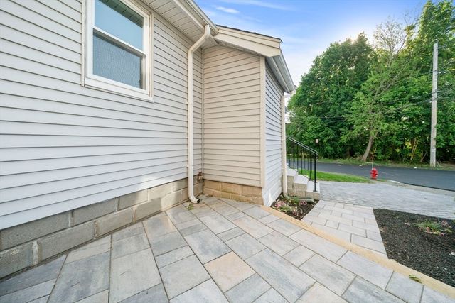 42 Plover Rd, Quincy, MA 02169