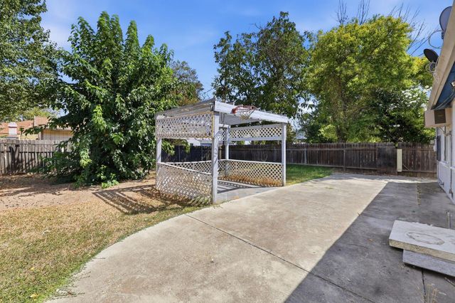 2551 Atlas Ave, Sacramento, CA 95820