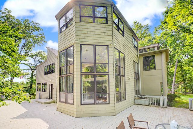 6 The Maples, Roslyn Estates, NY 11576