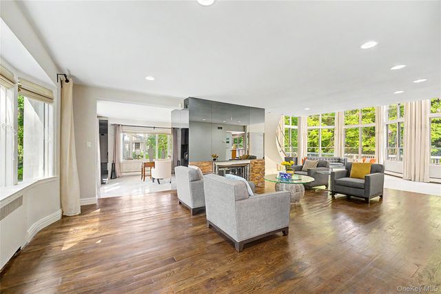6 The Maples, Roslyn Estates, NY 11576